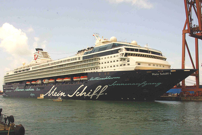 11 super luxury vessels called at Colombo Port last month