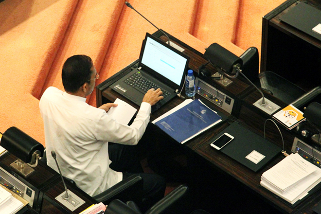 Sri Lanka launches e-Chamber with laptops for MPs